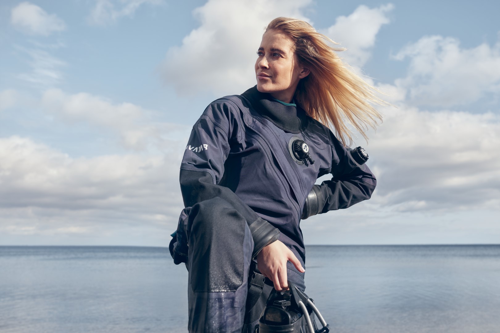 Diver using Santi AVATAR Drysuit